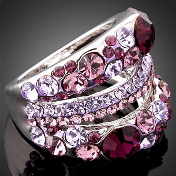 Beautiful Statement Ring - Picture 2 of 6